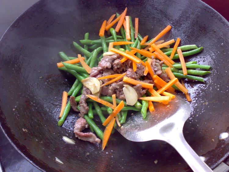 牛肉炒豆角步骤5