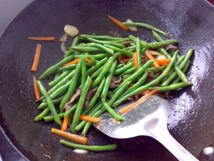 牛肉炒豆角步骤7