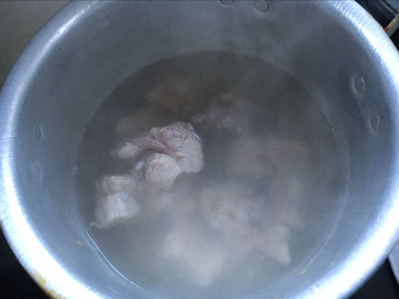 香芋排骨焖饭步骤2