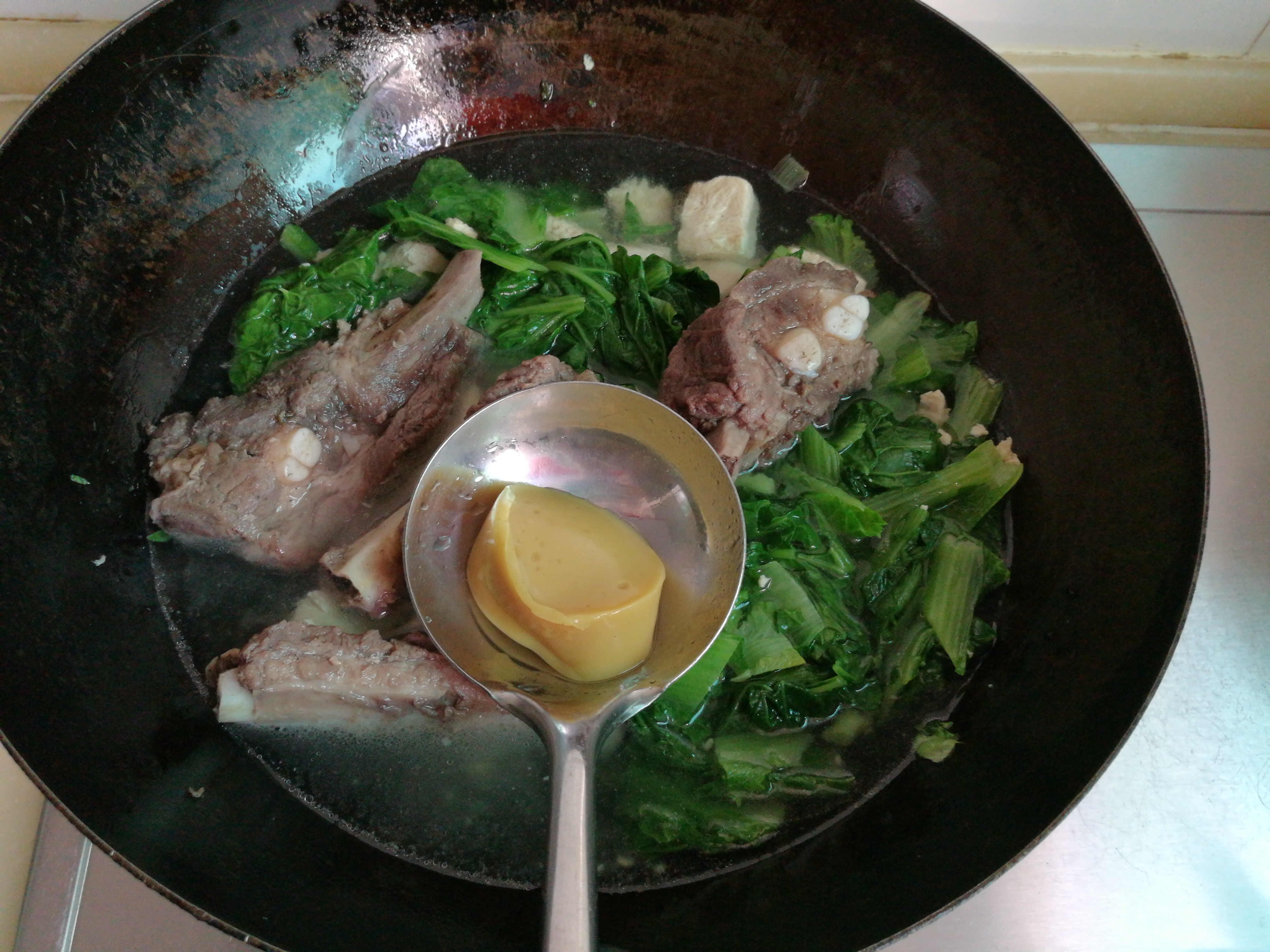 小白菜冻豆腐排骨汤步骤6