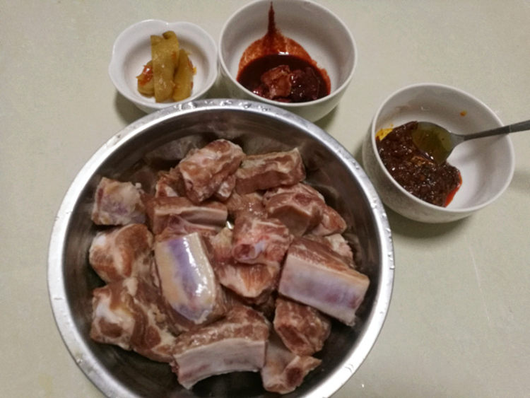 腐乳烧排骨步骤1