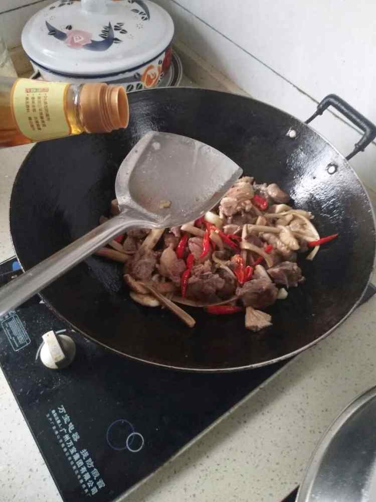 长脚菇炖排骨步骤9