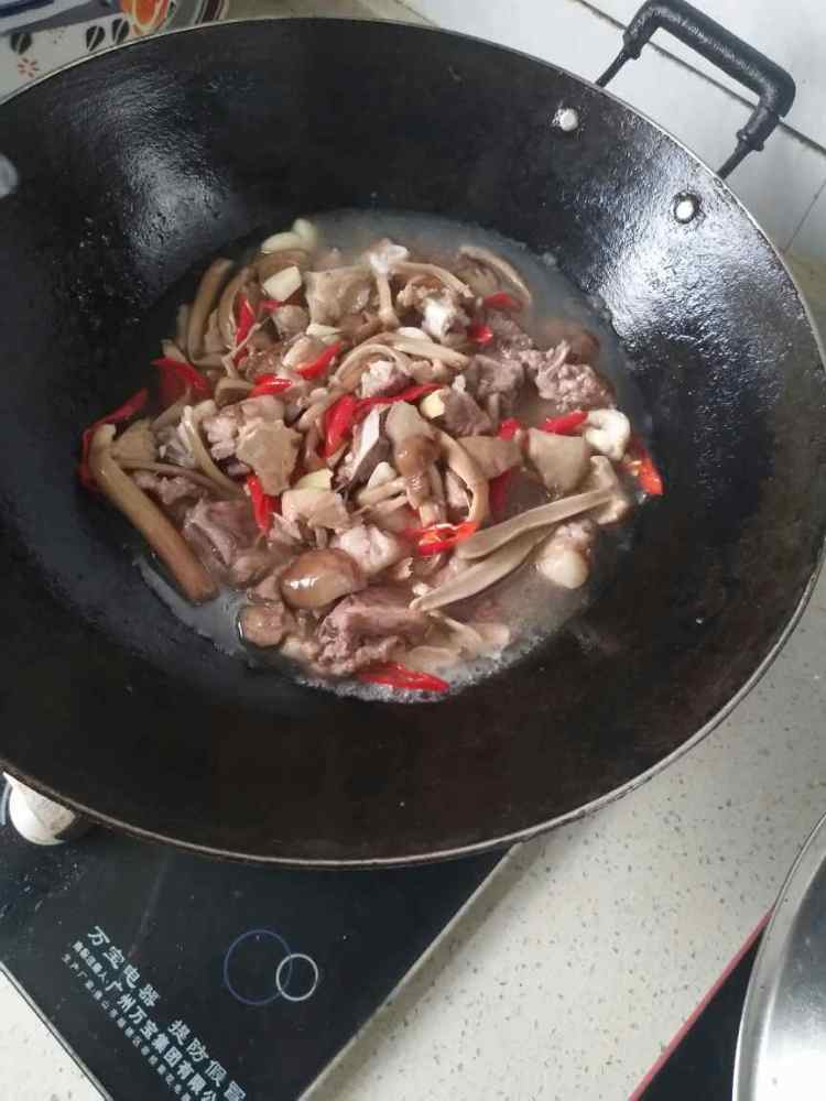 长脚菇炖排骨步骤10