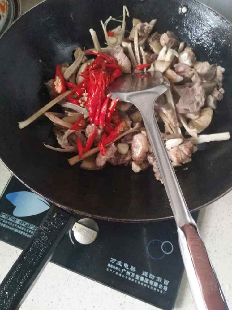 长脚菇炖排骨步骤8