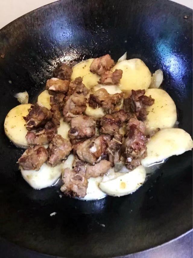 淮山煮排骨步骤6
