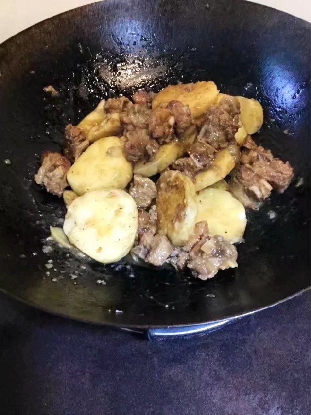 淮山煮排骨步骤7