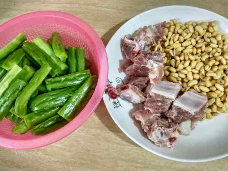 排骨黄豆苦瓜汤步骤3