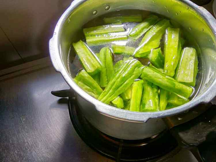 排骨黄豆苦瓜汤步骤5