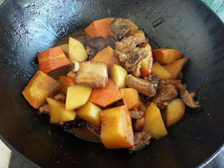南瓜土豆炖排骨步骤12