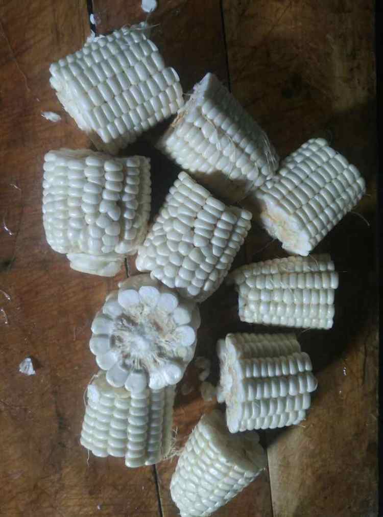 排骨玉米毛豆汤步骤3