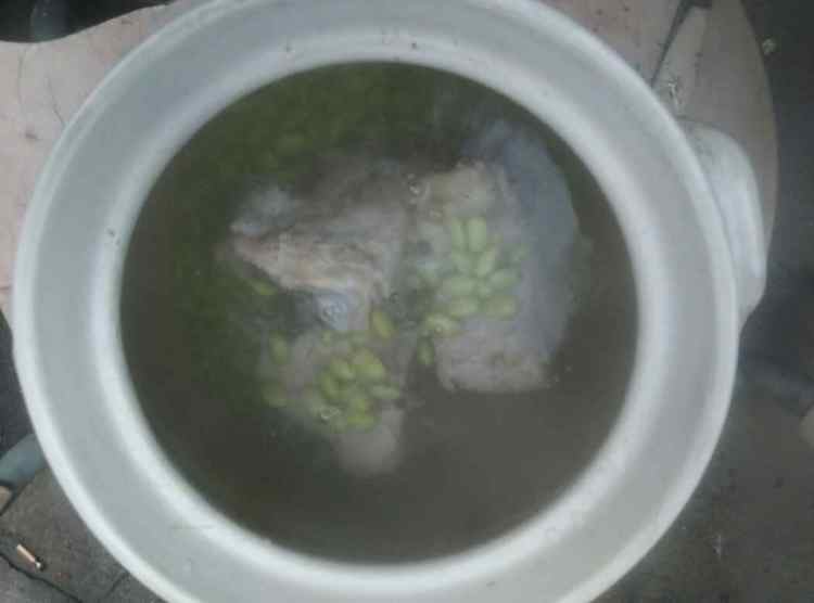 排骨玉米毛豆汤步骤6