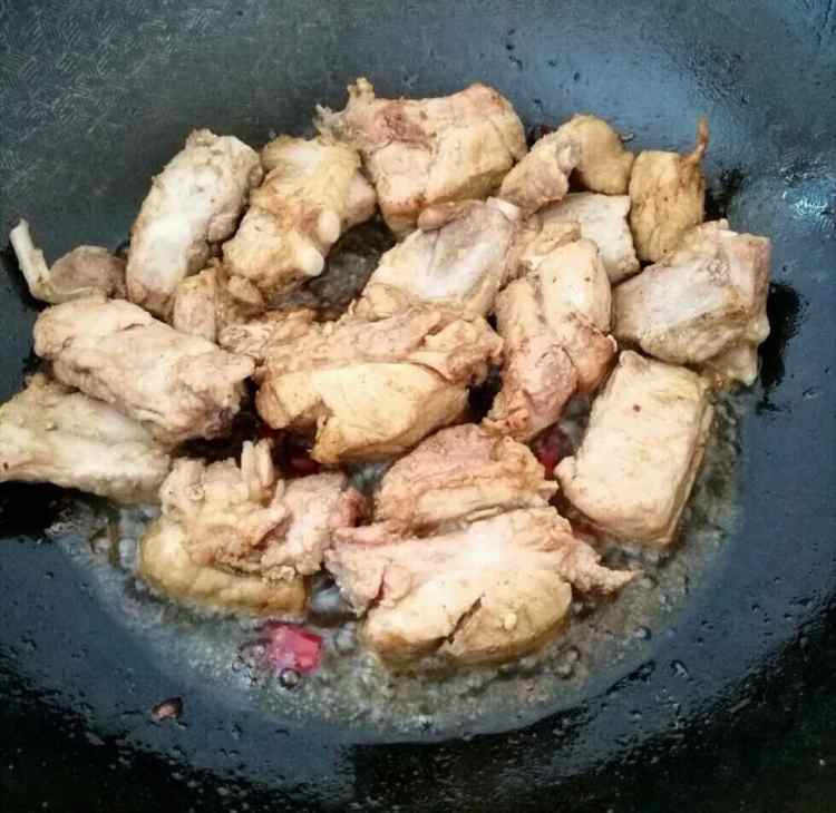 酱香排骨焖土豆步骤4