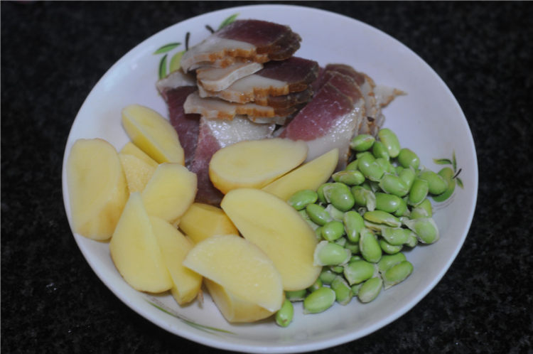 腊肉排骨饭步骤1