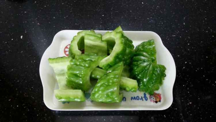 酸菜苦瓜排骨汤步骤10