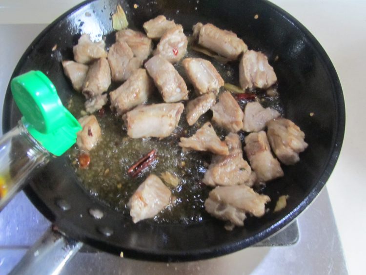 木耳鹌鹑蛋烧排骨步骤8