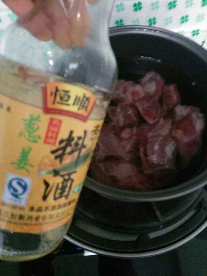 南瓜绿豆排骨汤步骤4