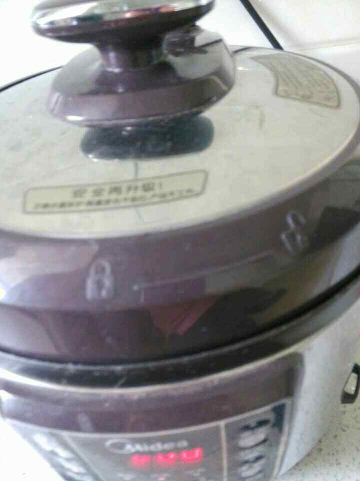 南瓜绿豆排骨汤步骤6