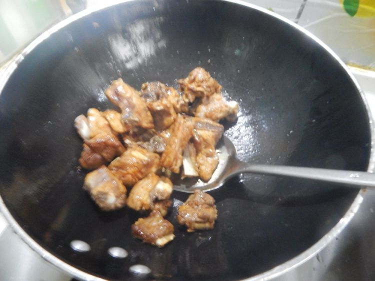土豆红烧排骨步骤4