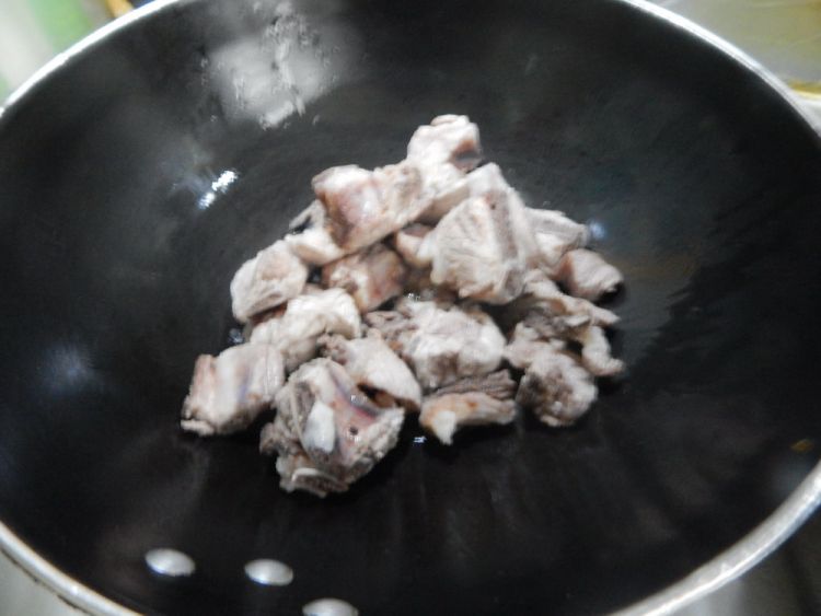 土豆红烧排骨步骤2