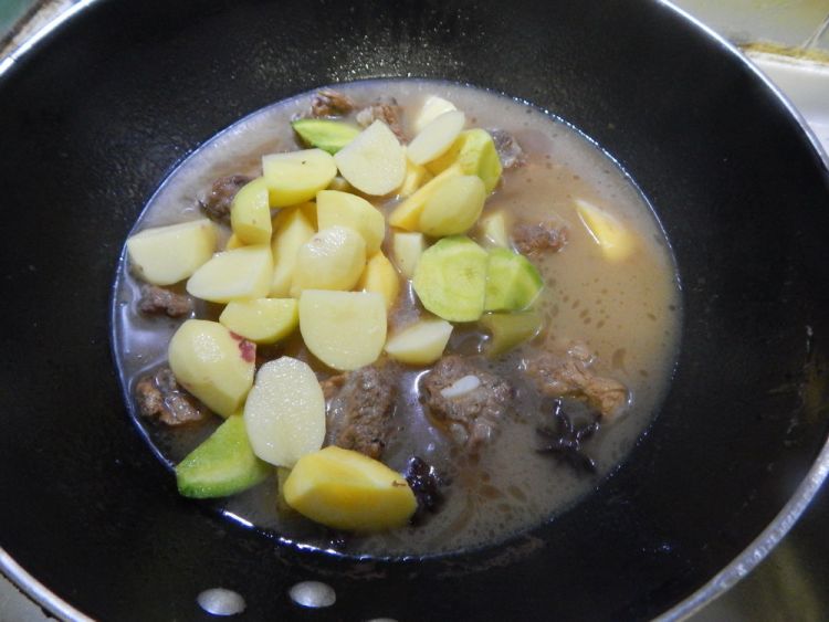 土豆红烧排骨步骤7