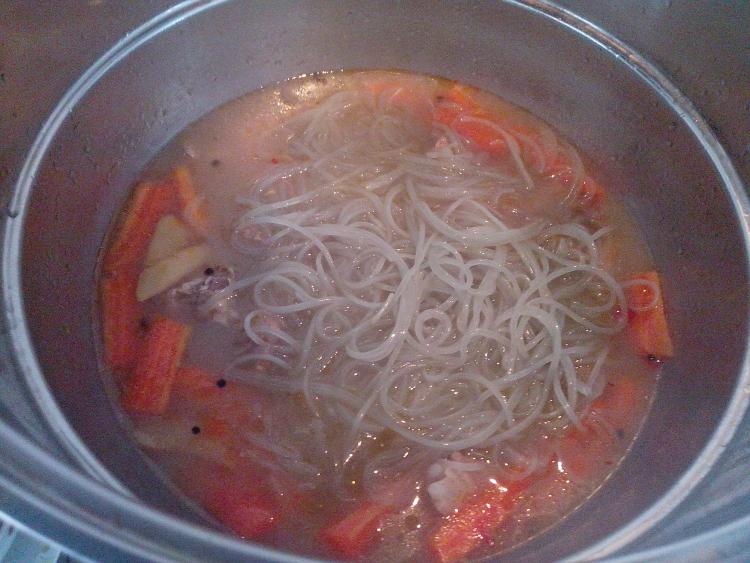 萝卜排骨炖粉条步骤5