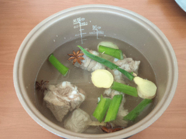 春笋排骨汤步骤5