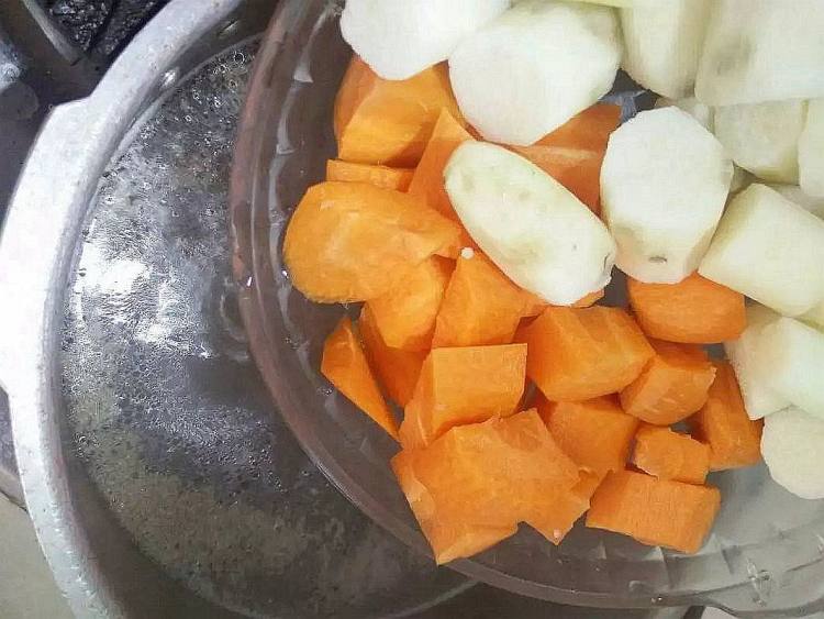 排骨胡萝卜山药汤步骤4
