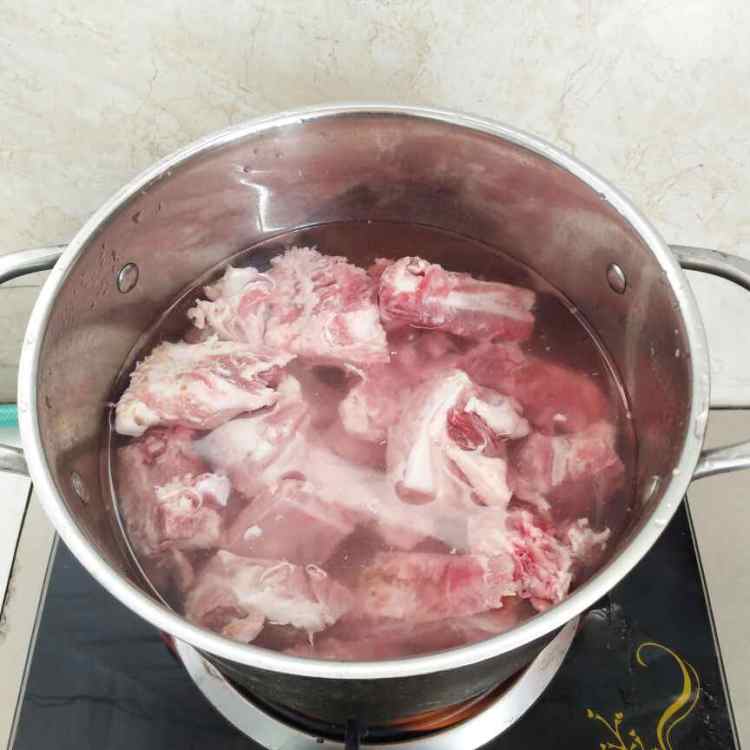 清汤排骨面步骤2