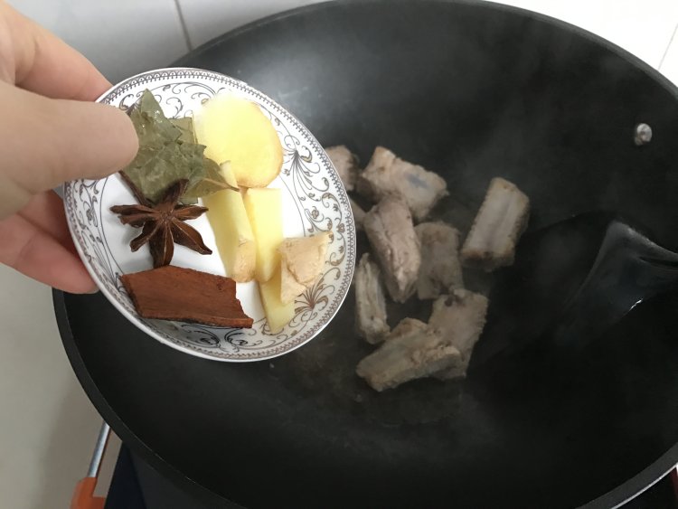 土豆排骨卤蛋步骤4