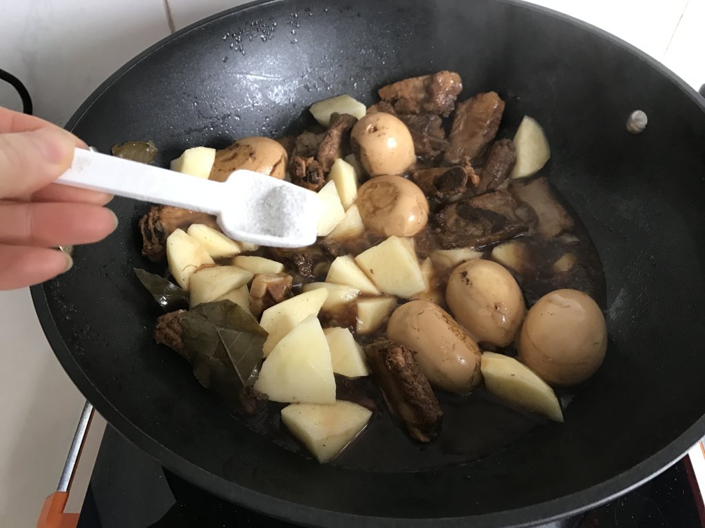 土豆排骨卤蛋步骤8