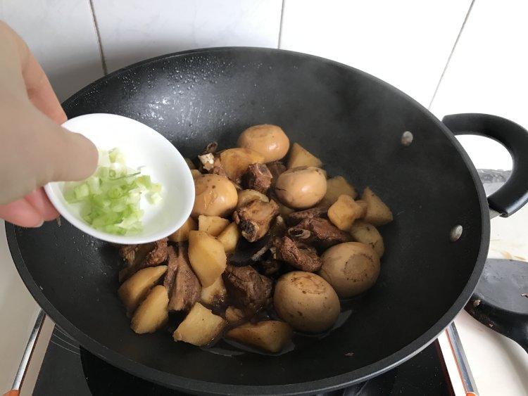 土豆排骨卤蛋步骤9