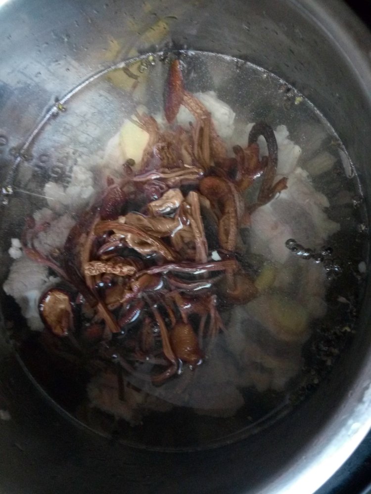 茶树菇排骨汤#本味家步骤6