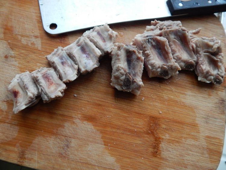 豆角烧排骨步骤1
