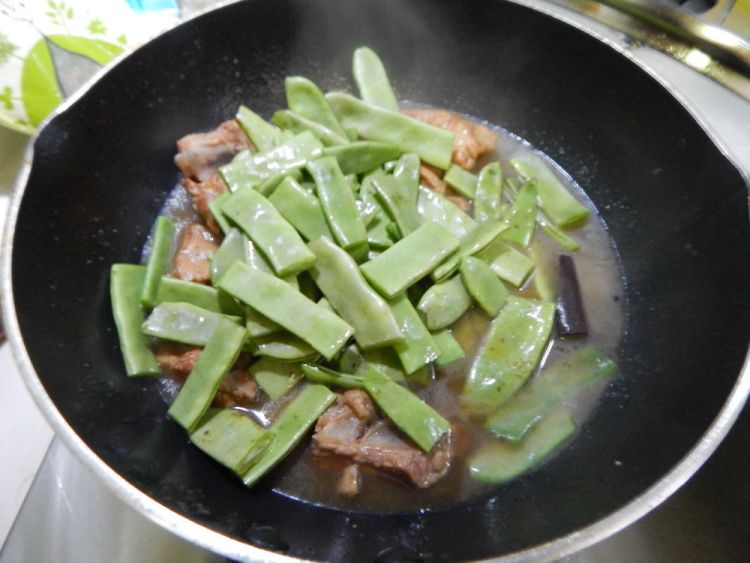 豆角烧排骨步骤7