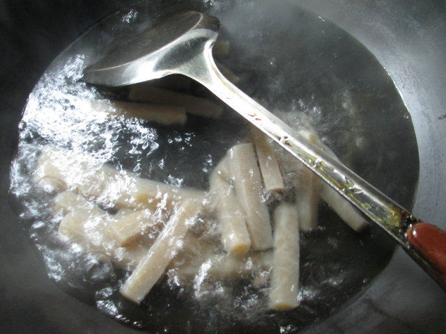 魔芋白菜煮排骨步骤2