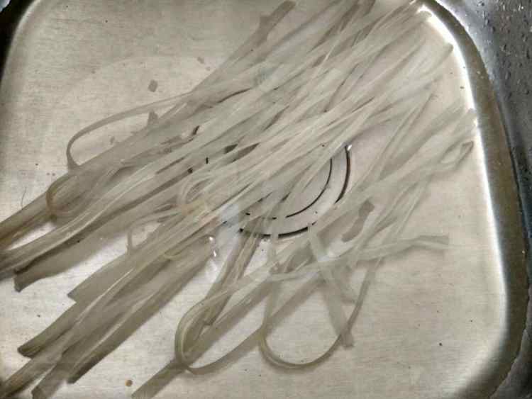 酸菜炖排骨步骤3