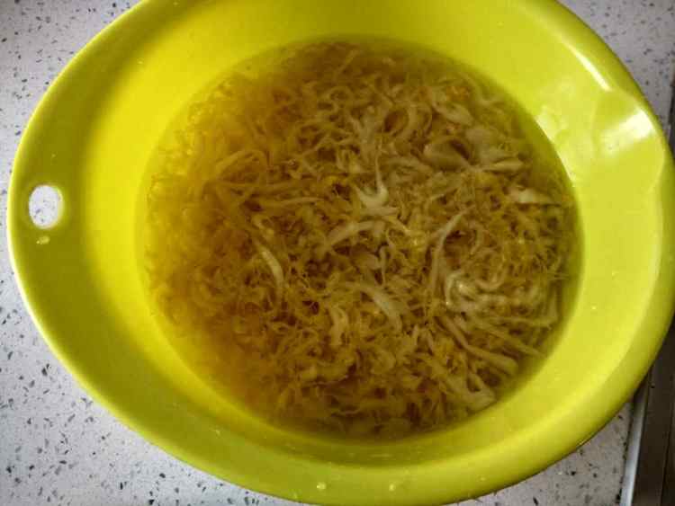 酸菜炖排骨步骤4