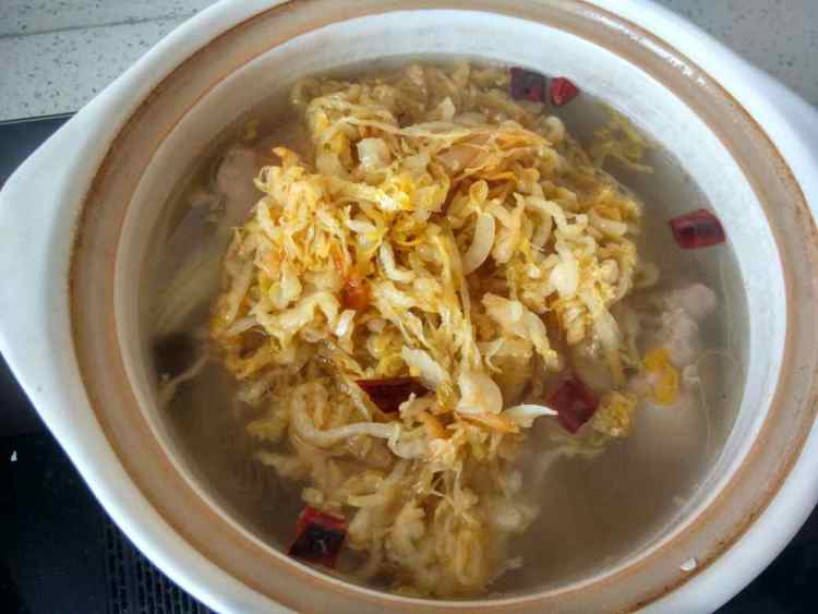 酸菜炖排骨步骤8
