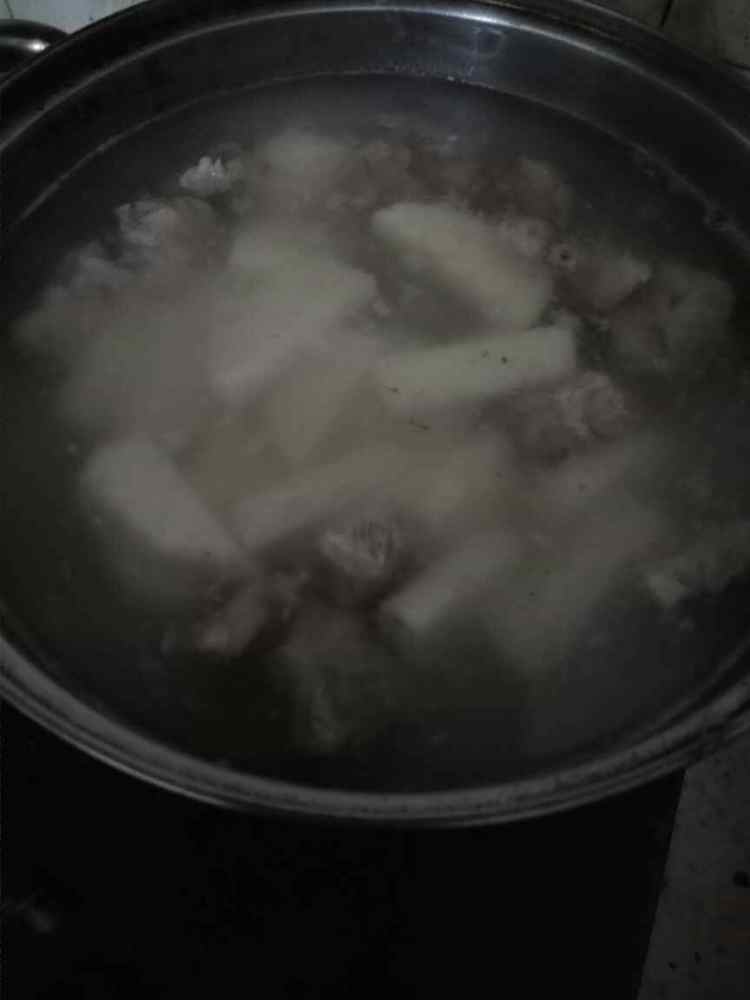 淮山荸荠排骨汤步骤3