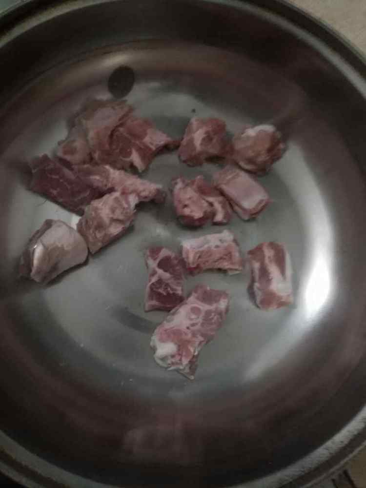 淮山荸荠排骨汤步骤2