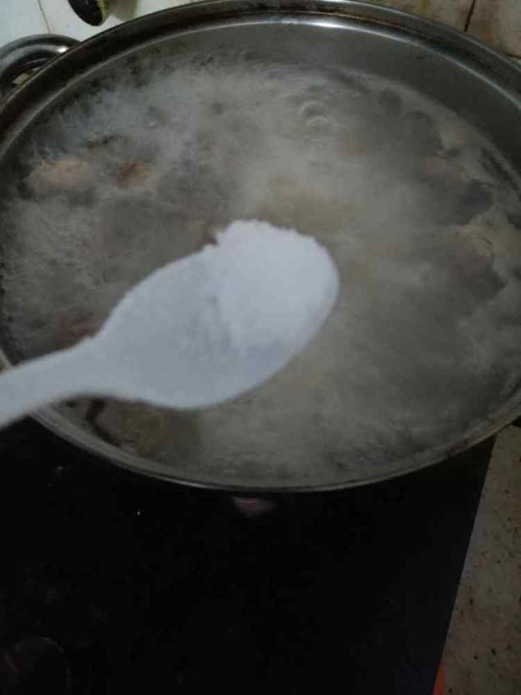 淮山荸荠排骨汤步骤5