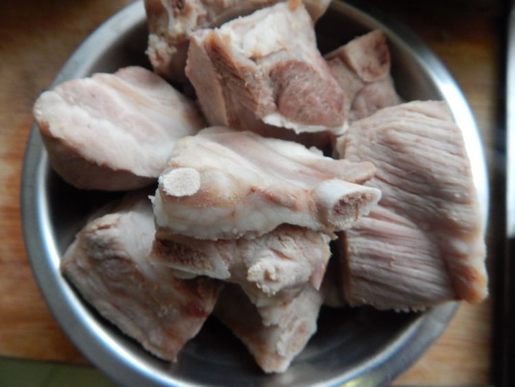 豆角干烧排骨步骤1