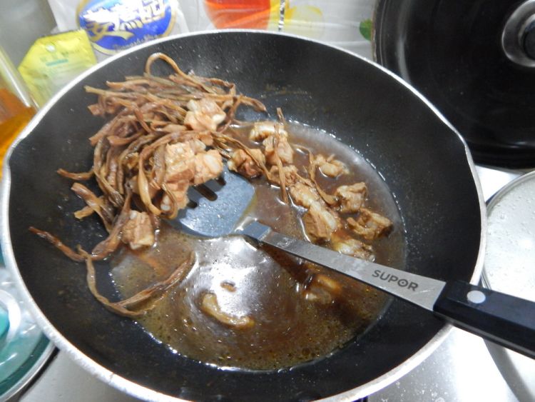 豆角干烧排骨步骤8