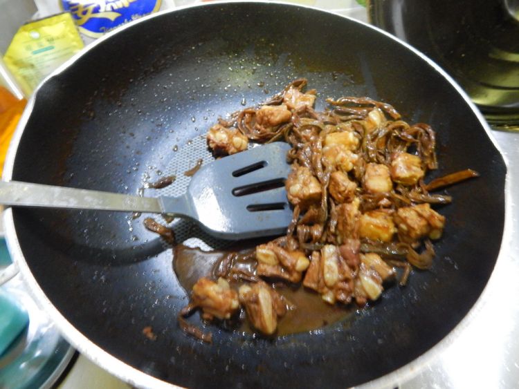 豆角干烧排骨步骤9