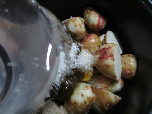 豆结香芋焖排骨步骤7