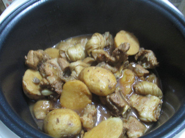 豆结香芋焖排骨步骤9