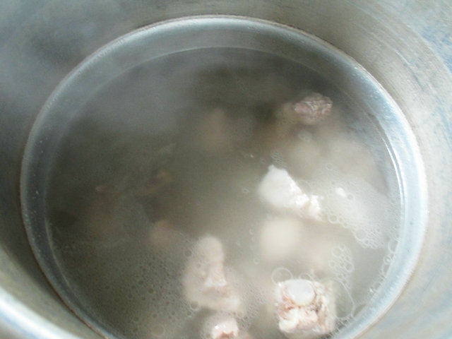 海带白菜排骨汤步骤5