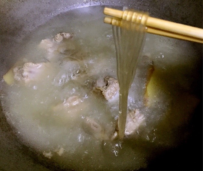 小白菜粉条排骨汤步骤6