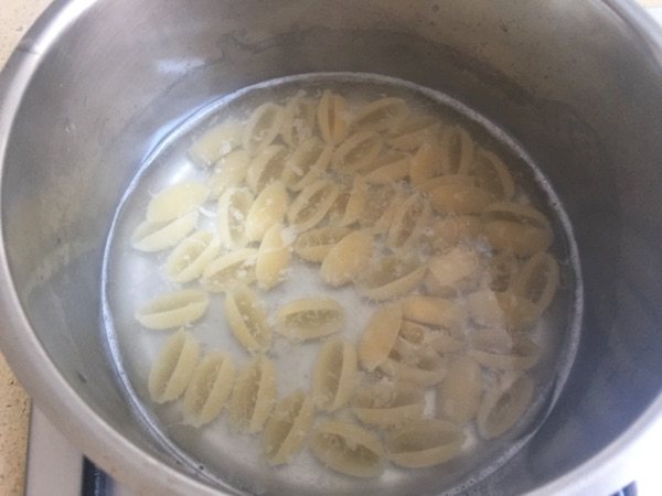 排骨秋葵煮意面#百味步骤4