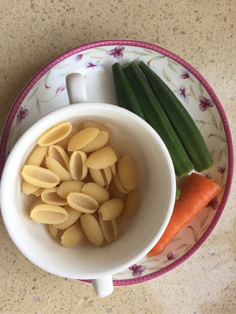 排骨秋葵煮意面#百味步骤2